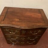 Provincial chest of drawers in solid walnut xviii century