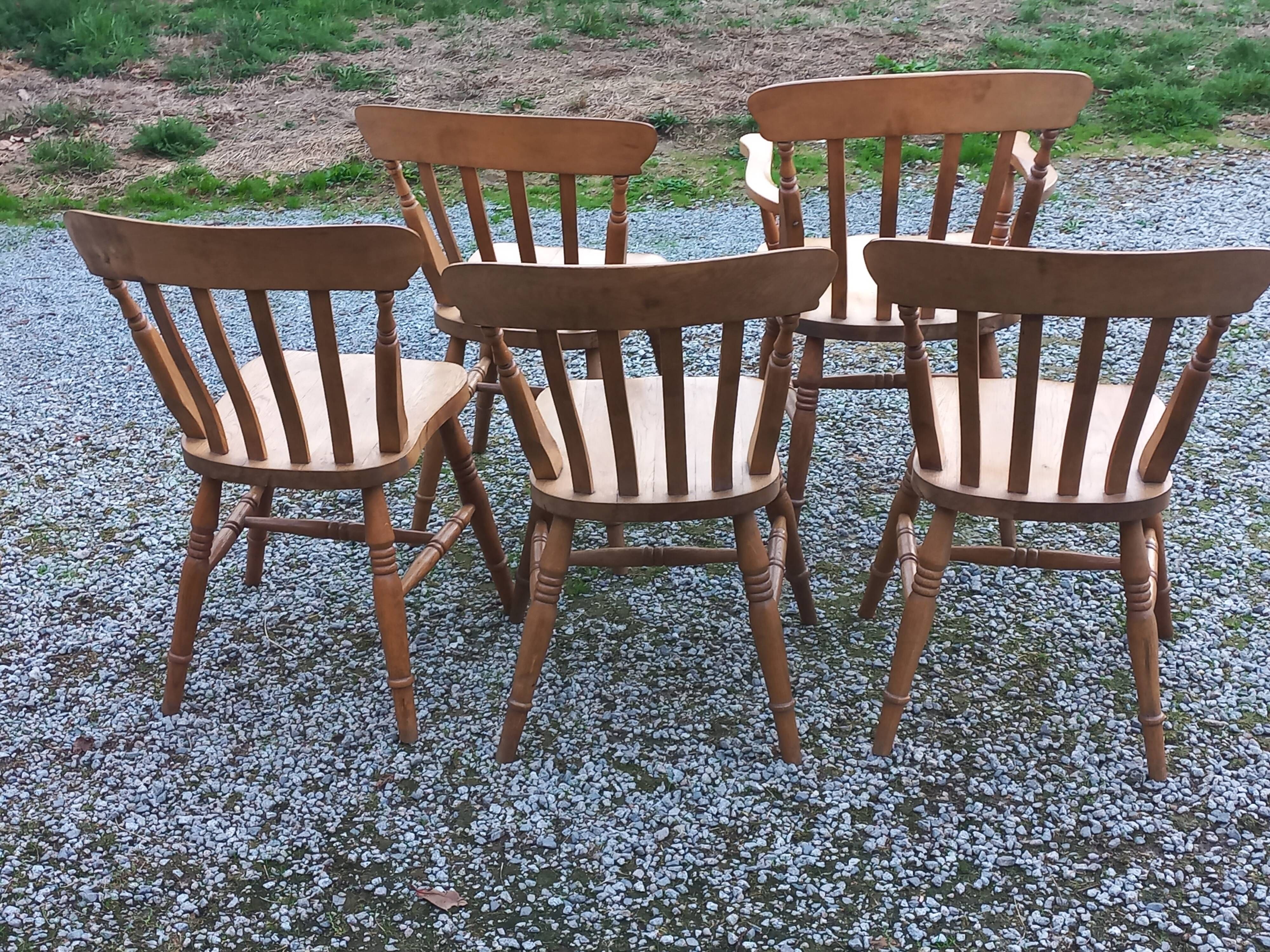 Set de 4 chaises et 1 fauteuil style montagne en chêne