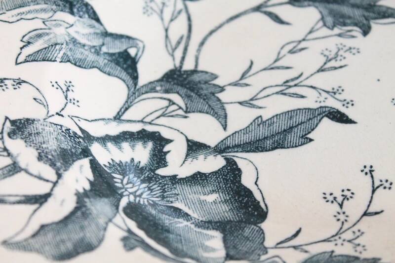 Centenary stencil plate Rose de Noël 23.5 cm