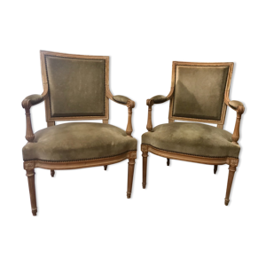 Paire de fauteuils de style louis XVI
