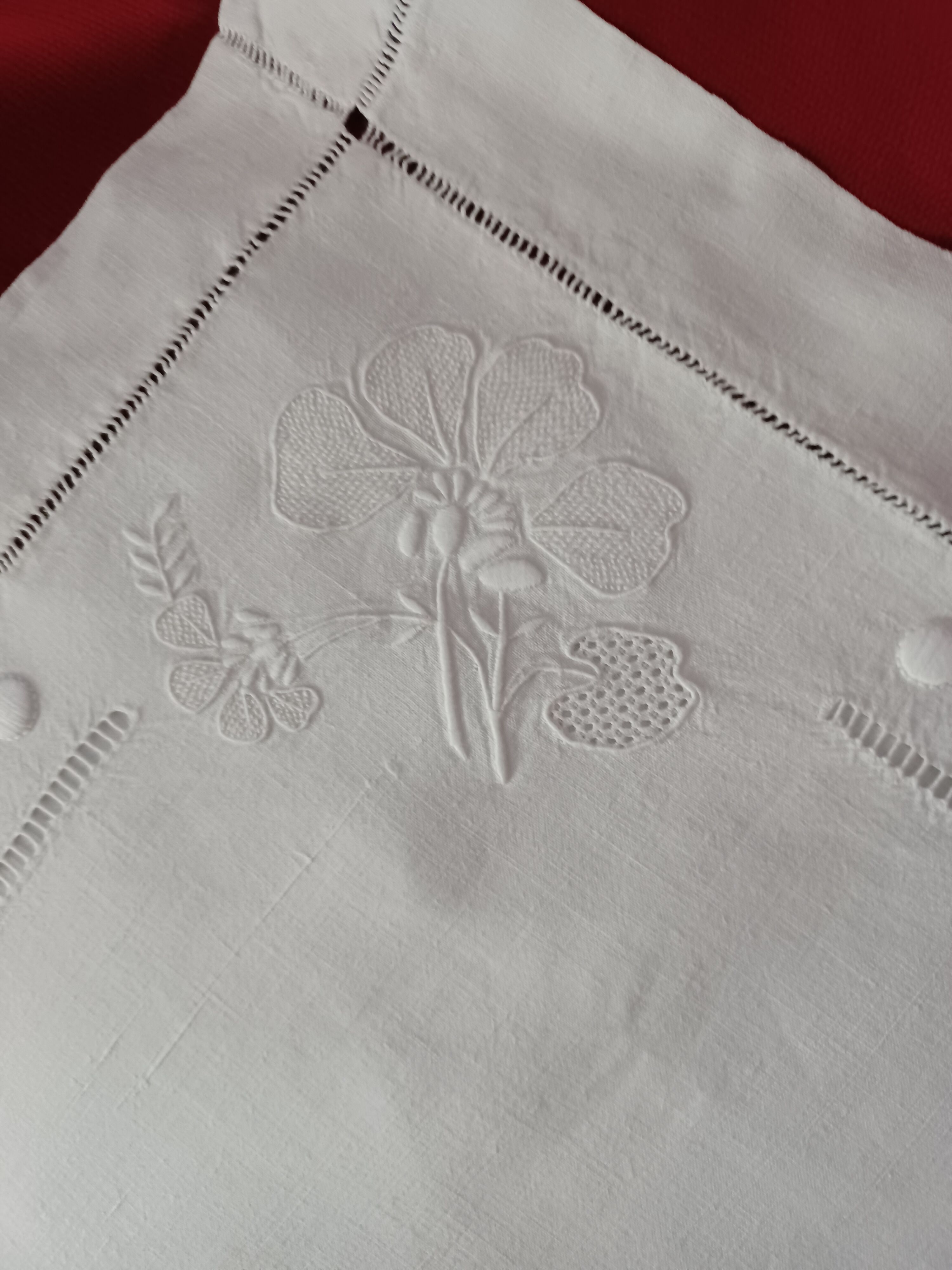 Pillowcase hand-embroidered thread monogram E.D.