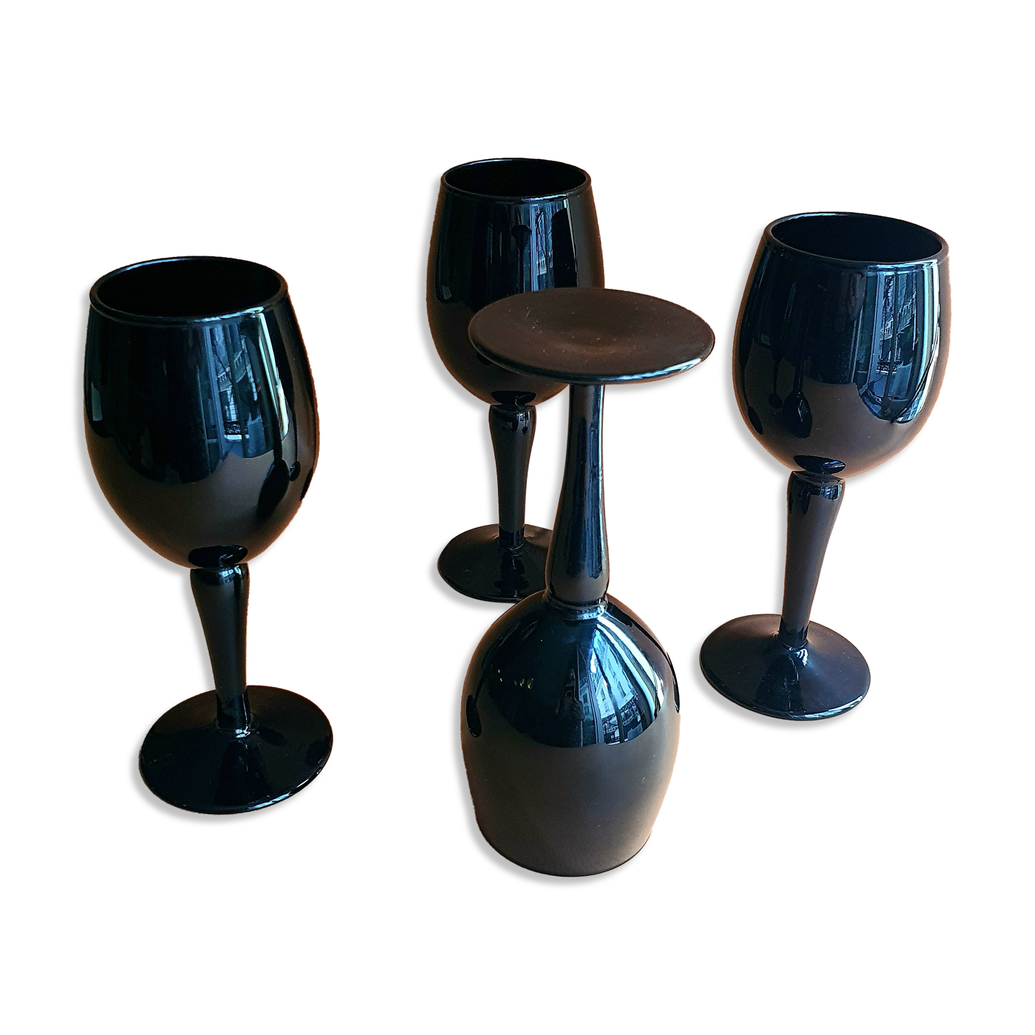 Set of 4 black opaline foot glasses