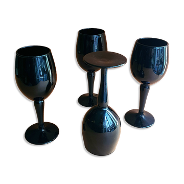 Set of 4 black opaline foot glasses