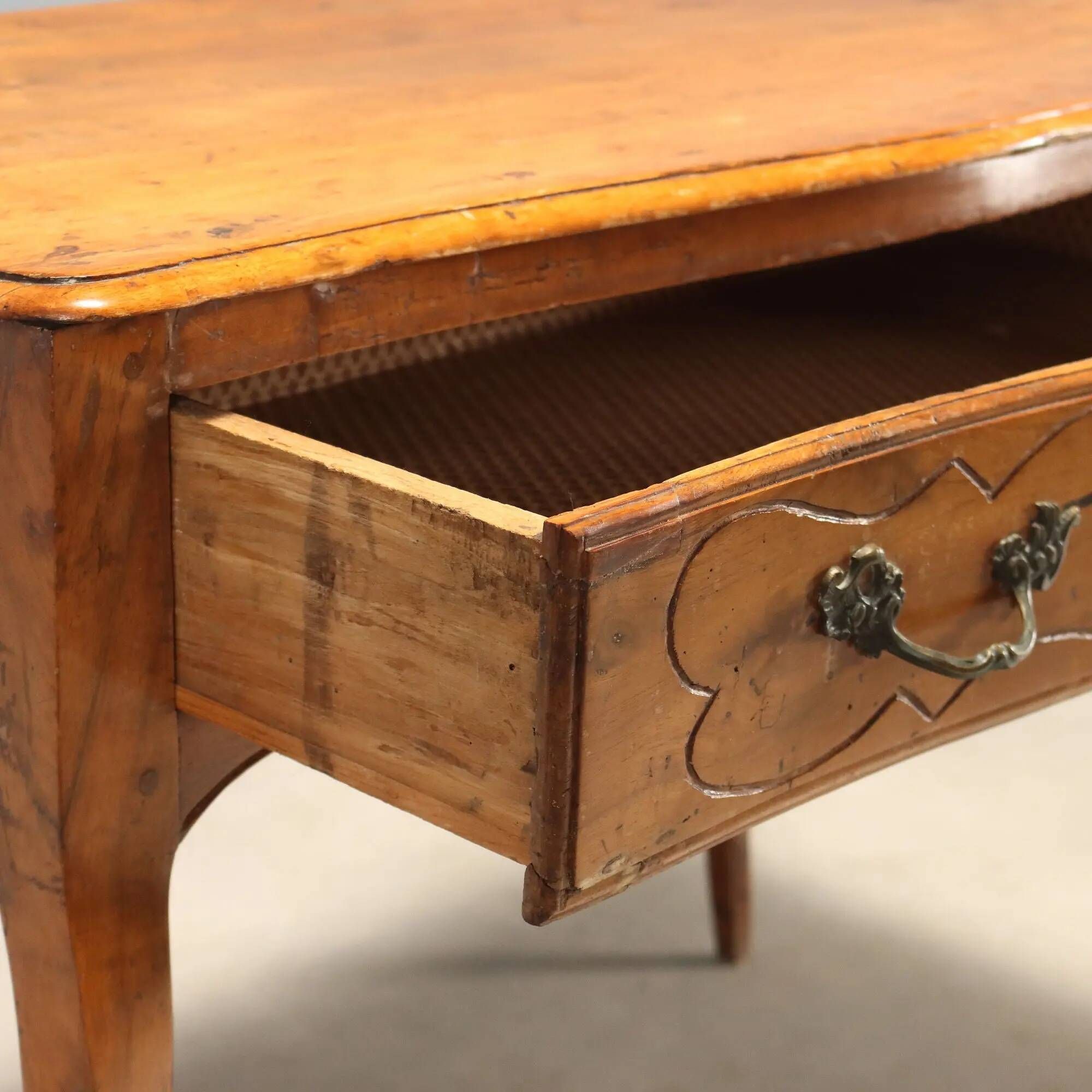 Baroque antique console in walnut and bronze, Italy, 18th century.
