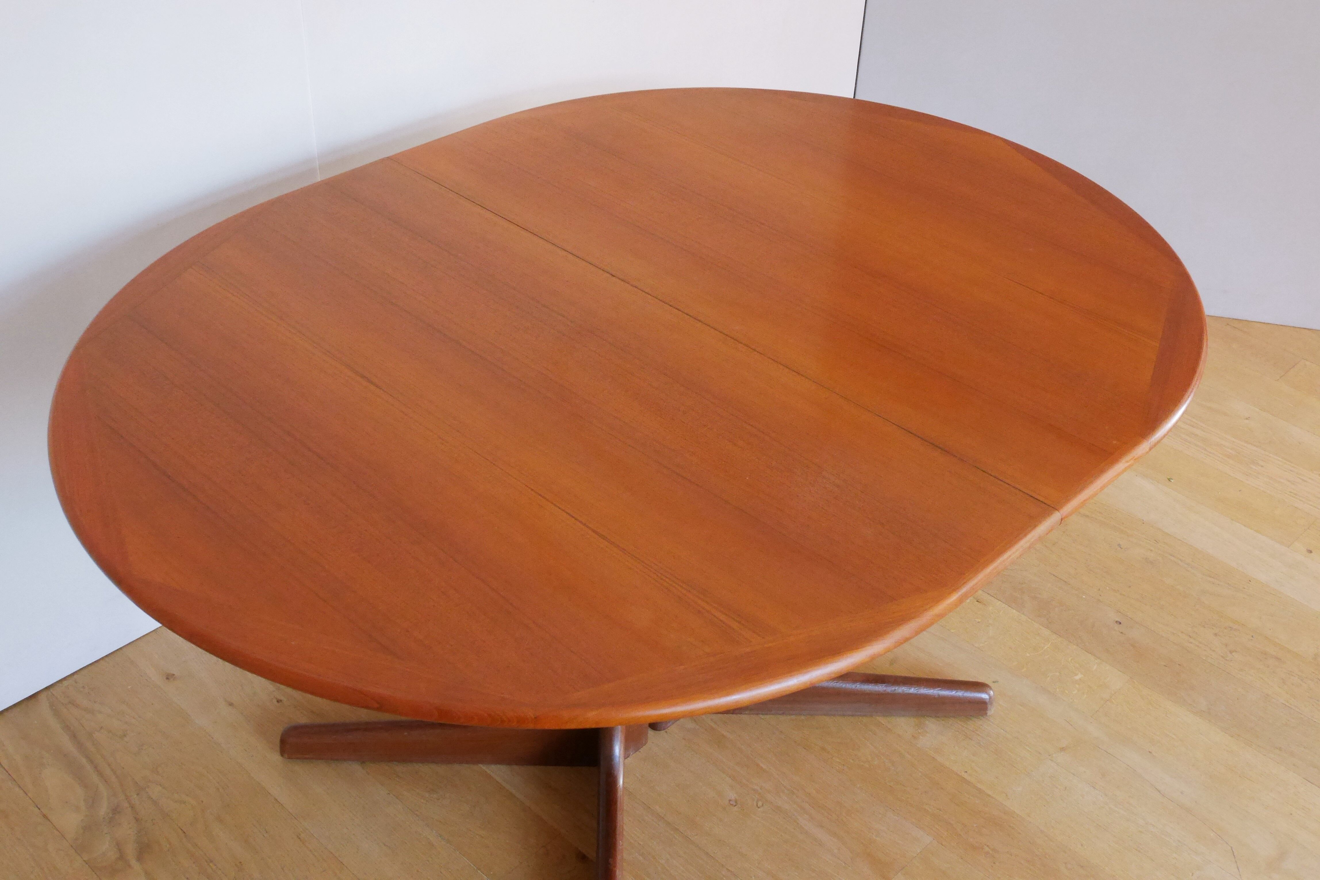 Scandinavian oval table in teak 2 60s extensions
