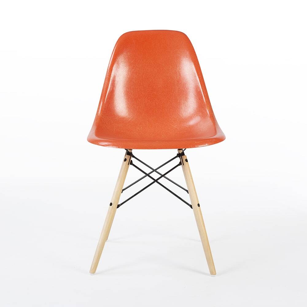 Chaise de salle à manger à coque orange Herman Miller Original Eames DSW