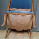 Fauteuil regence en chêne  et velour bleu
