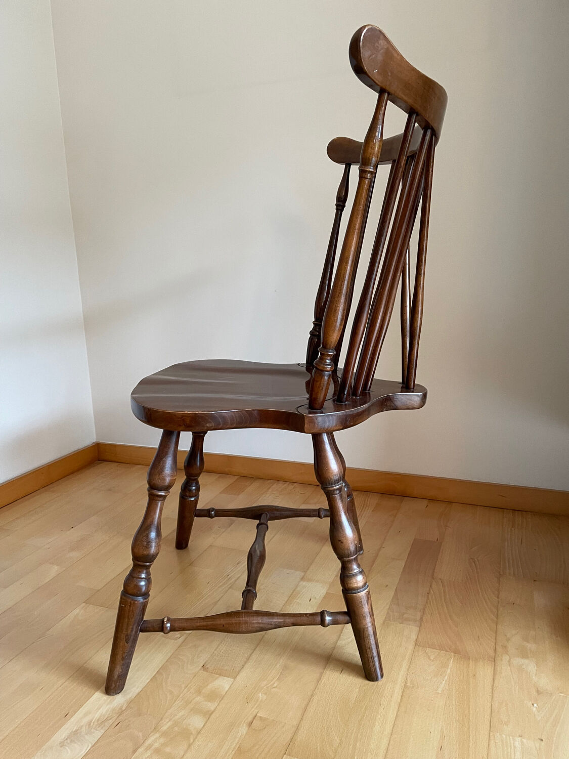 6 Duxbury Windsor style chairs by Ethan Allen.