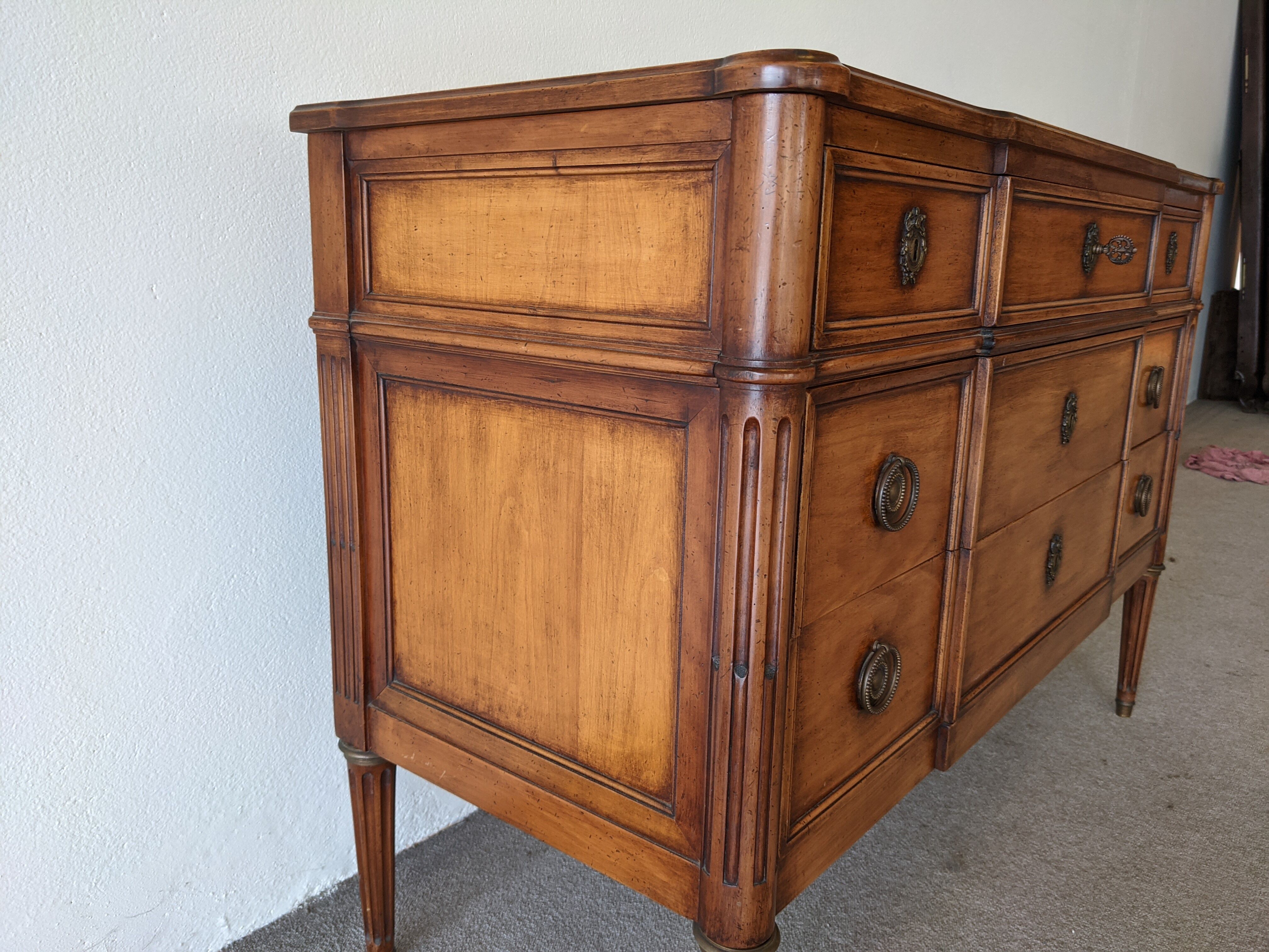 Commode de style Louis XVI