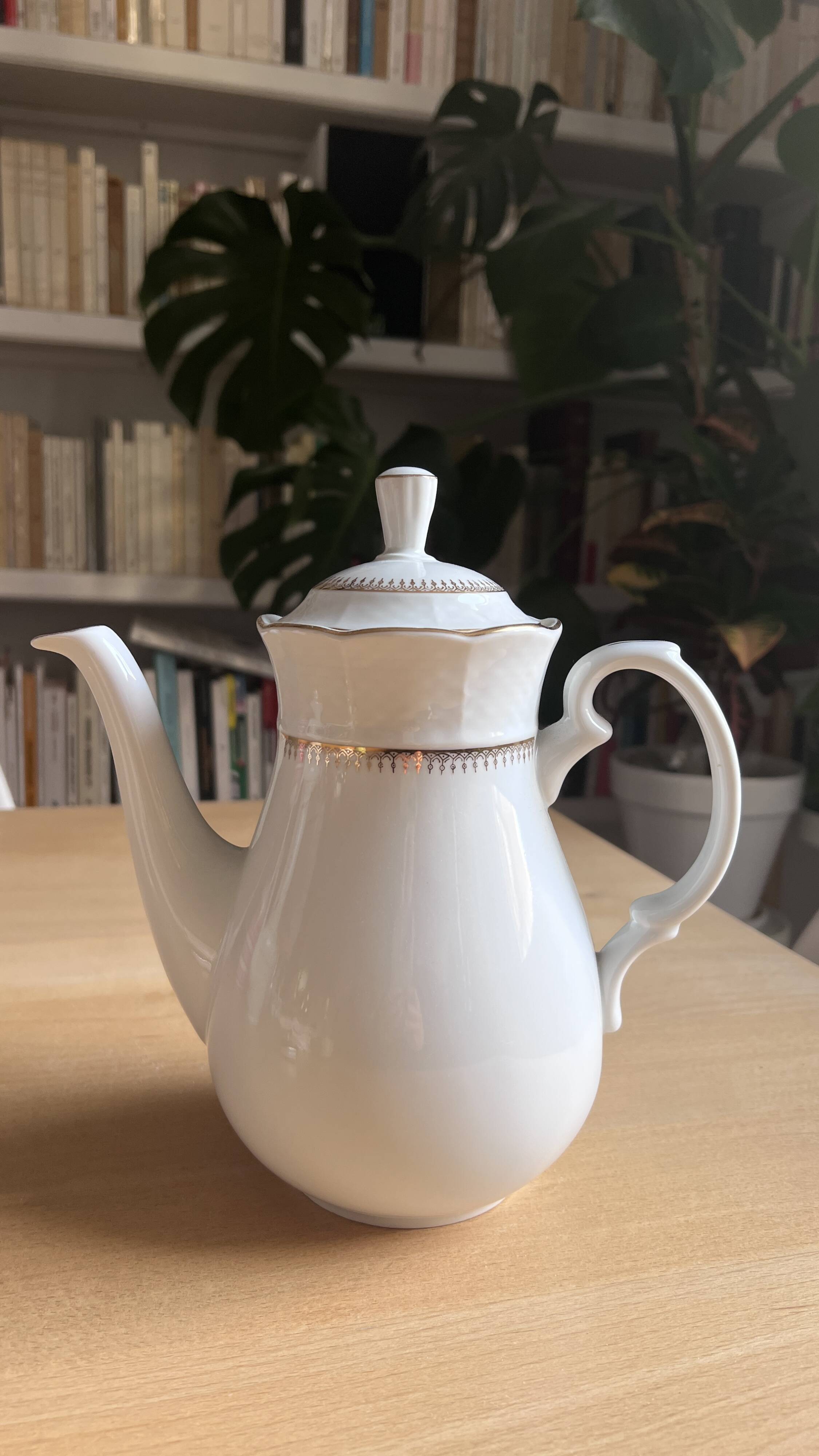 Vintage Thun teapot, Czechoslovakia