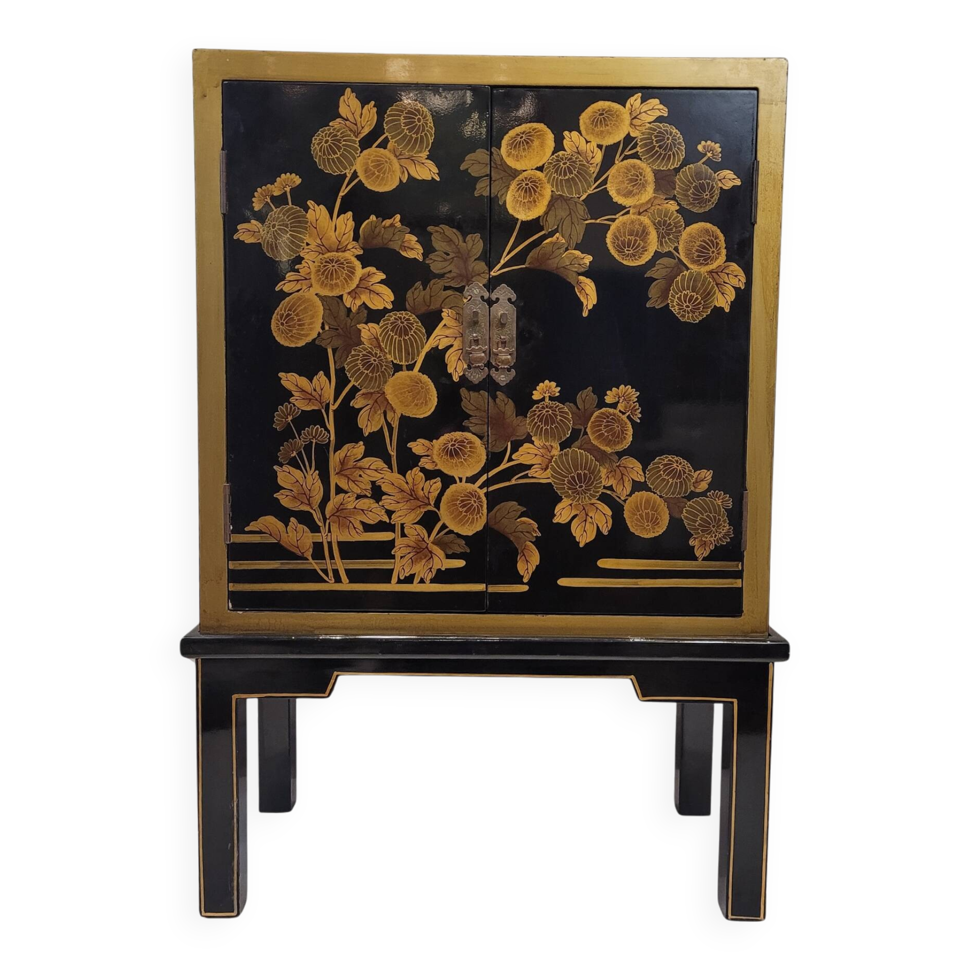 Cabinet “Crisantemos”, laca urushi-e, Showa period, s. XX – Japan