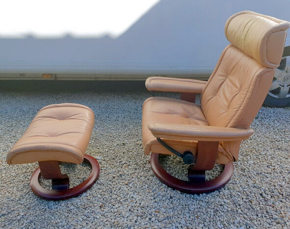 Pair of vintage original ekornes stressless armchairs with stool