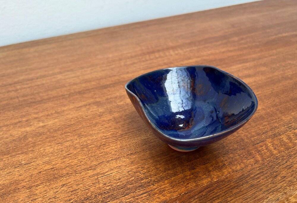 Mid-century German studio pottery bowl by Rainer Doss, 1960s.