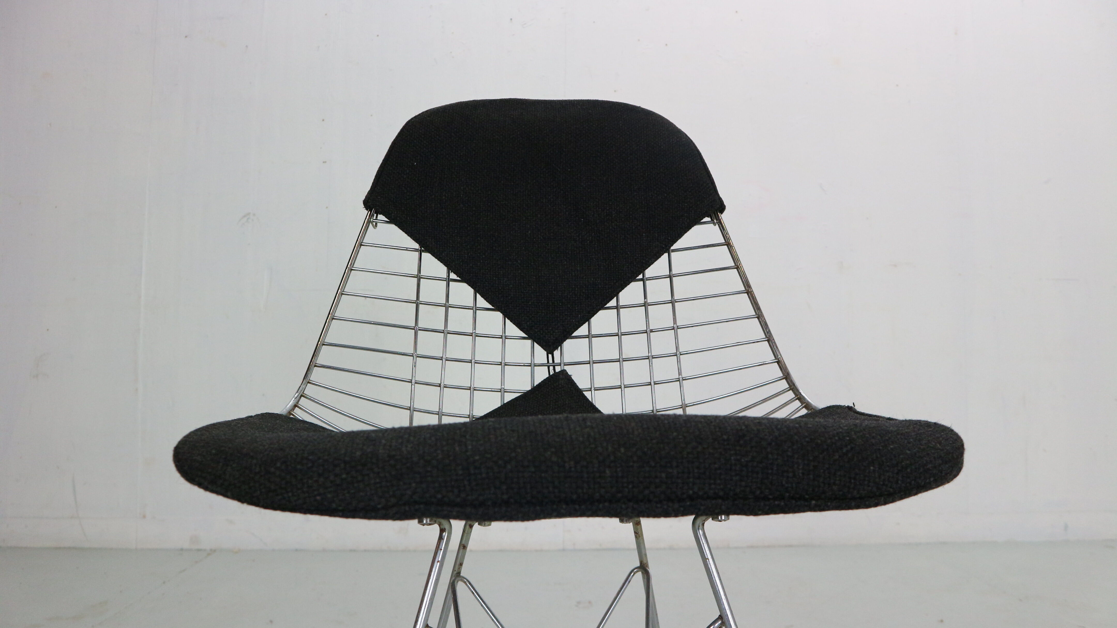 "DKR-2" Set of 4 Wire Chairs 'Bikini' by Eames for Herman Miller, 1960