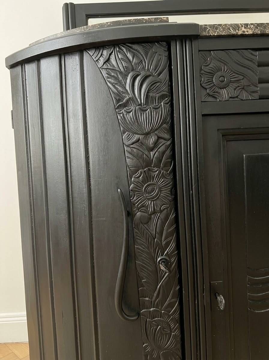 Art Deco buffet from the 1930s in black wood and marble.