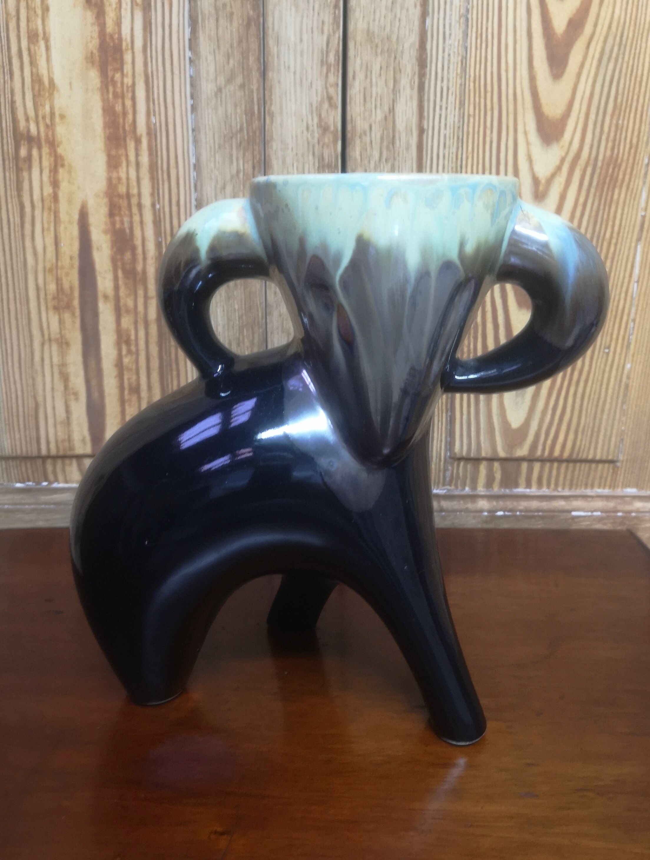 Zoomorphic ram vase 50 60 tripod