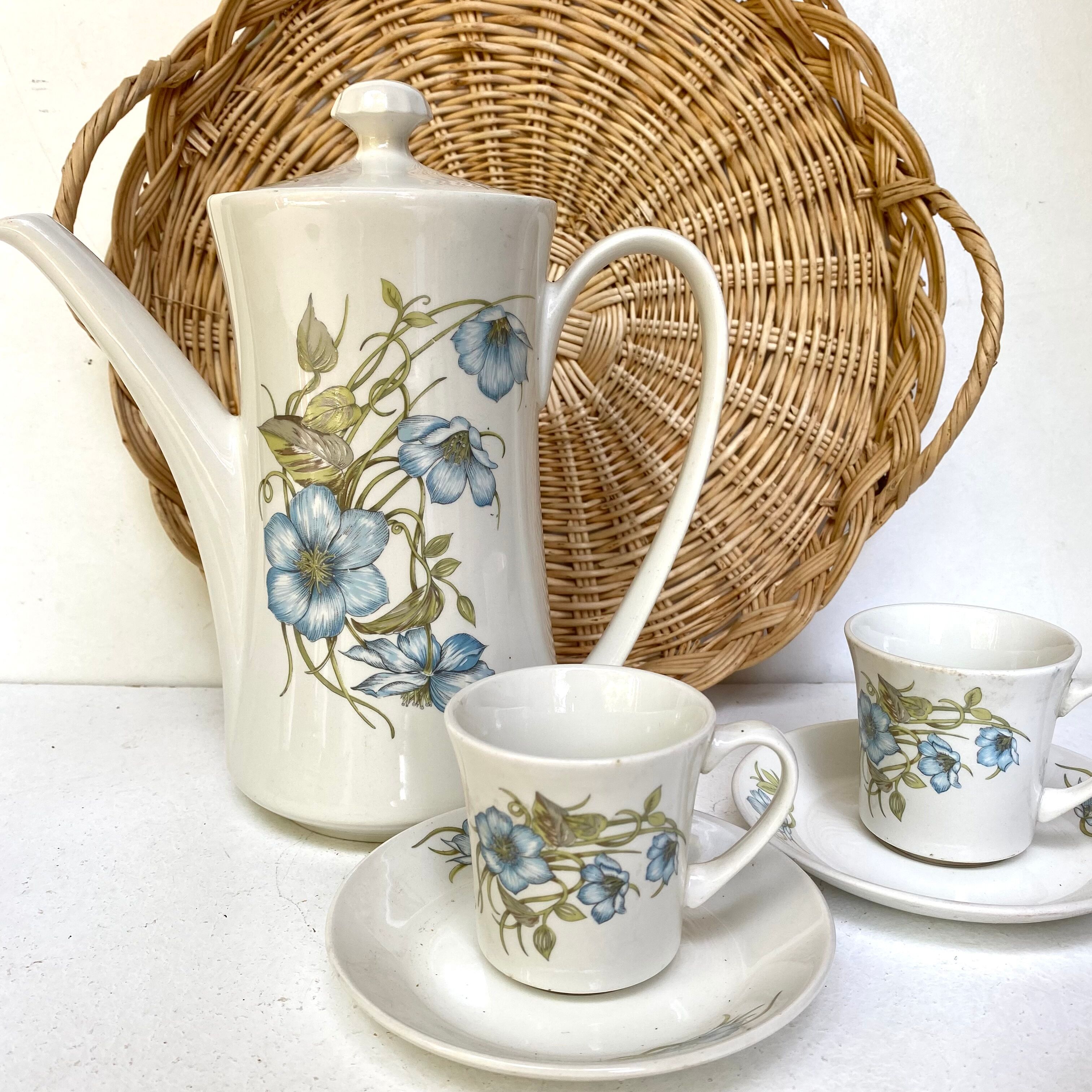 Porcelain tea or coffee service