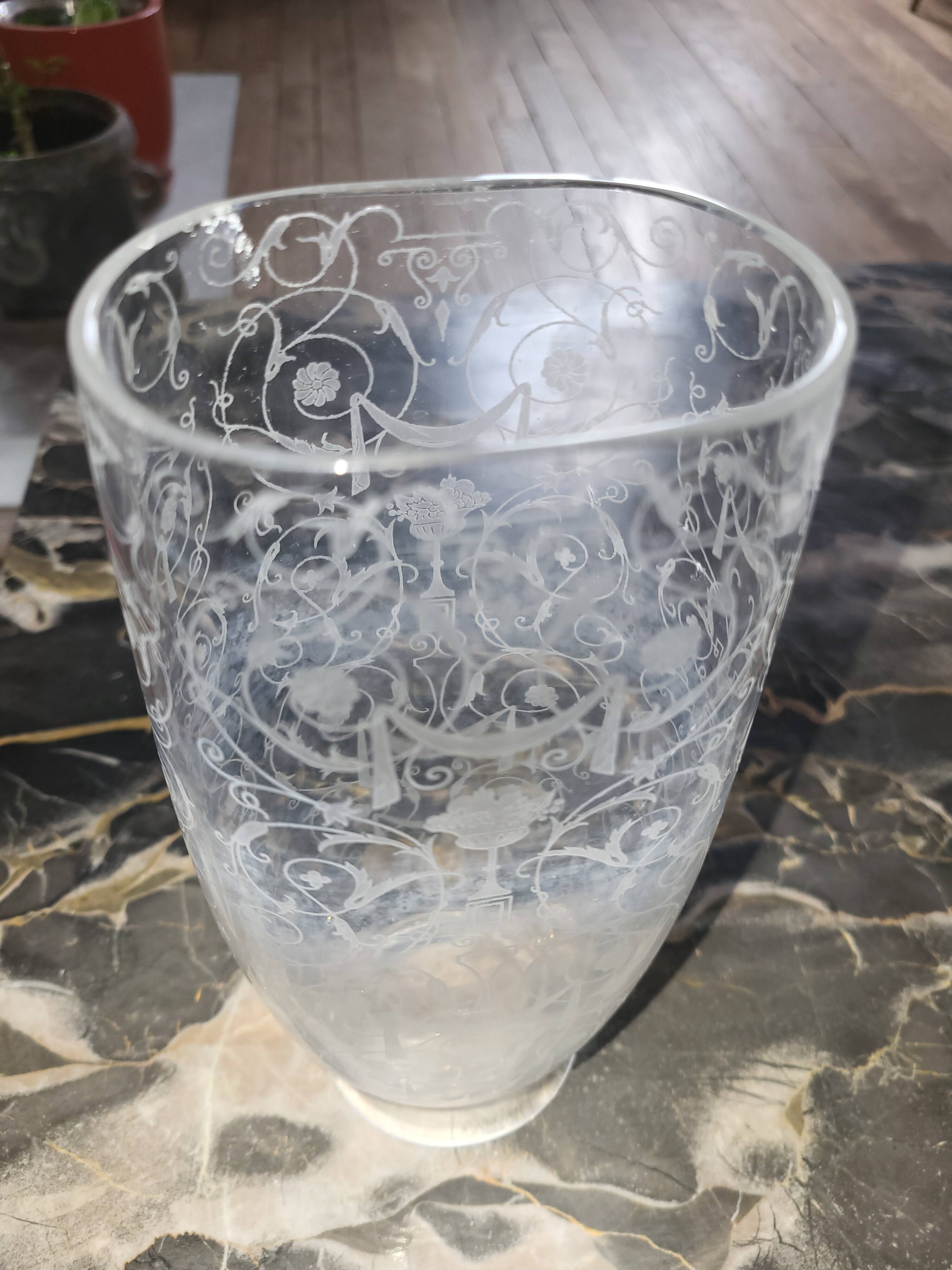 Baccarat vase model Michelangelo