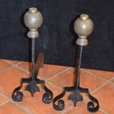 Paire de chenets en fer et laiton