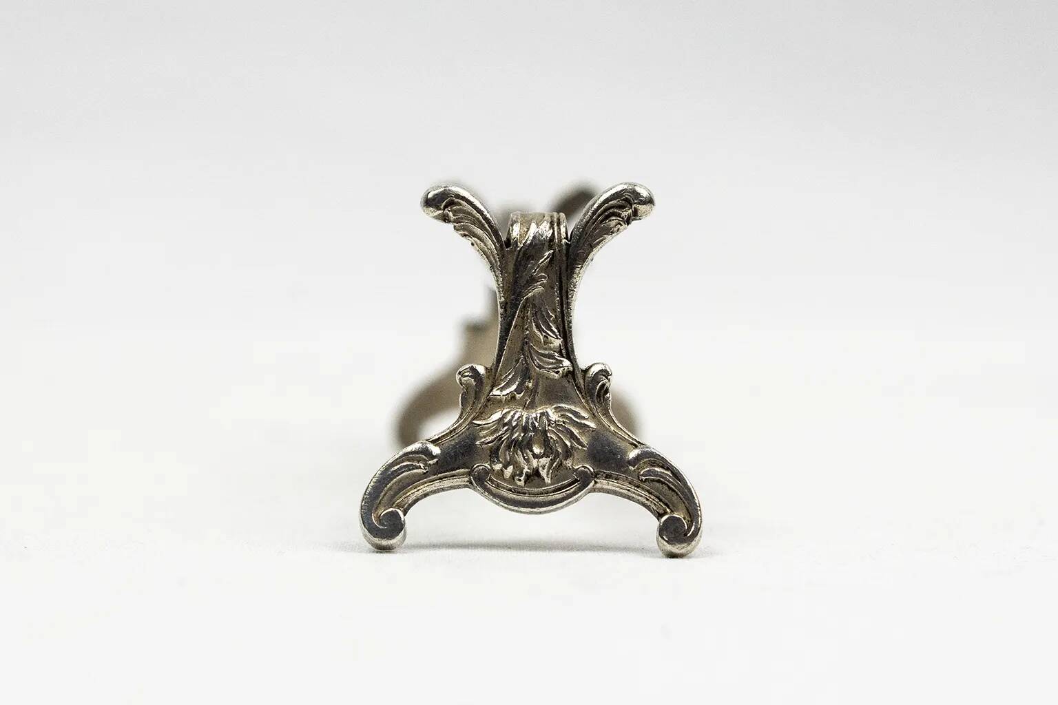 Christofle – Set of 10 Art Nouveau knife rests with chrysanthemum decoration