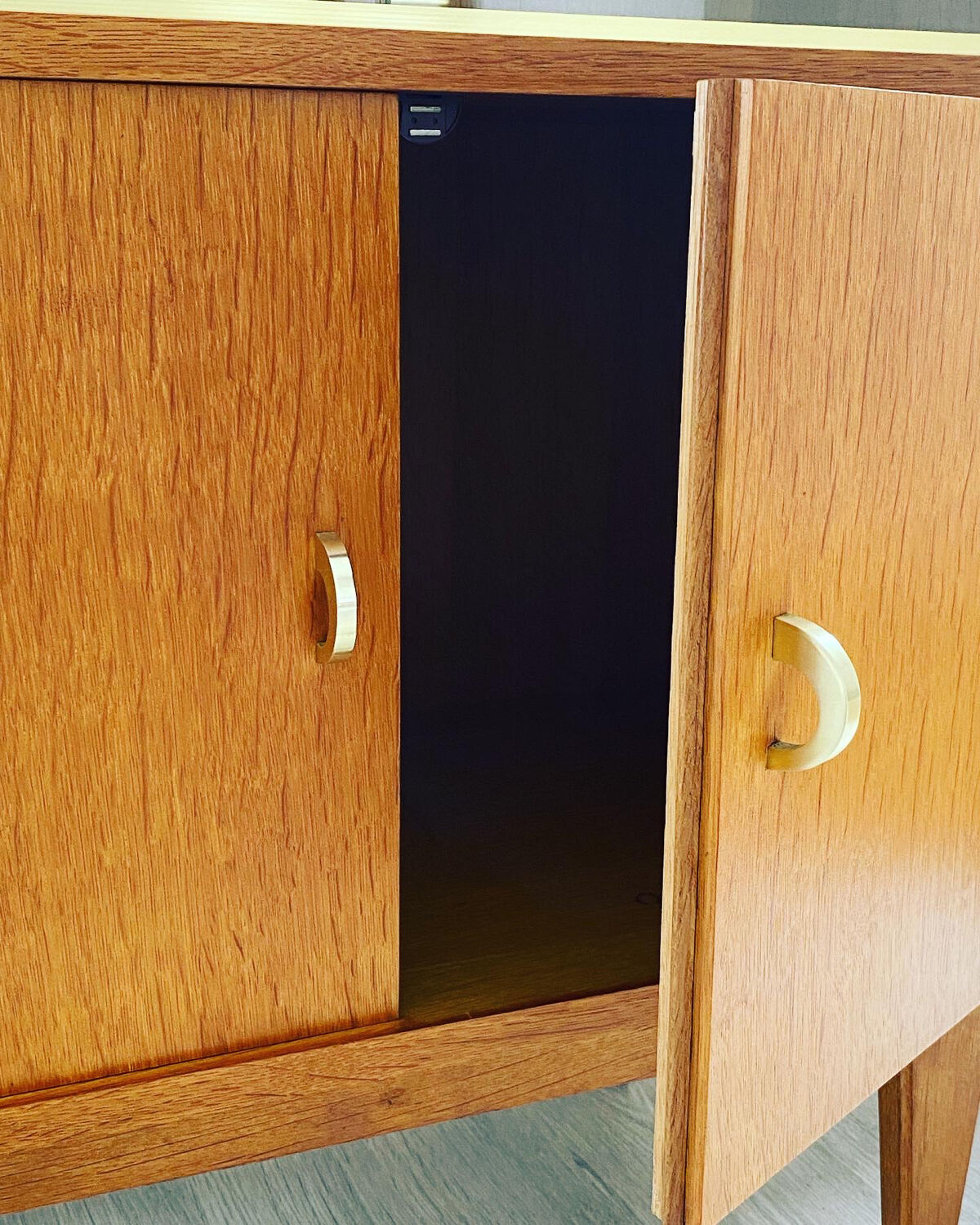 Library cabinet