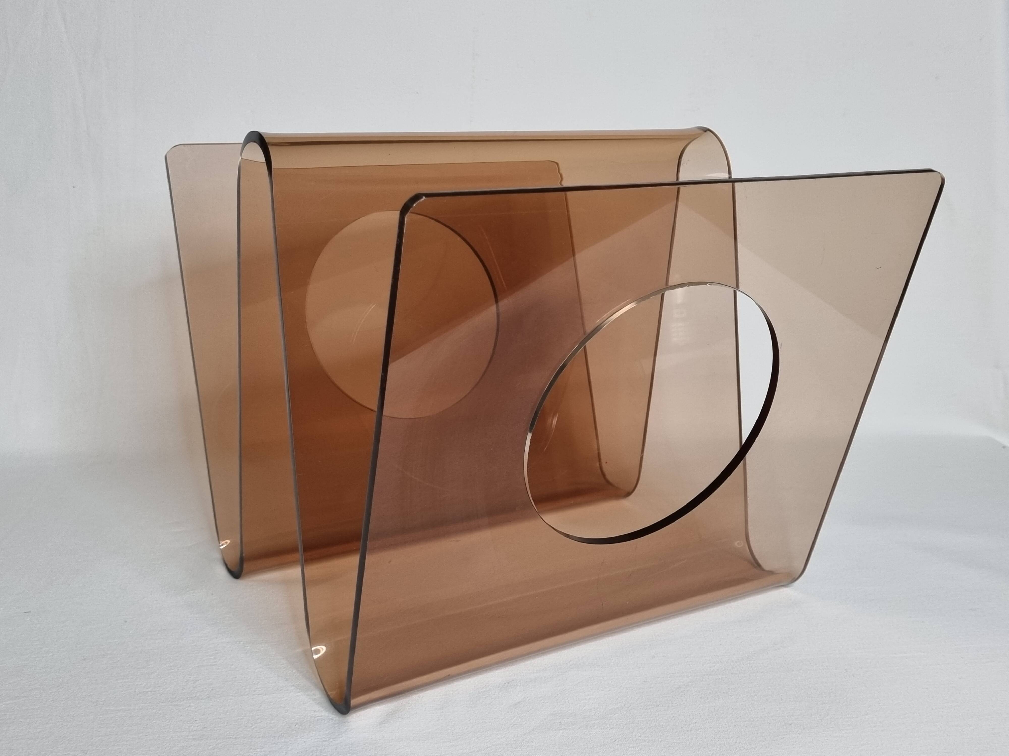 Magazine rack by Michel Dumas for Roche Bobois, smoked plexiglass, 1970s.