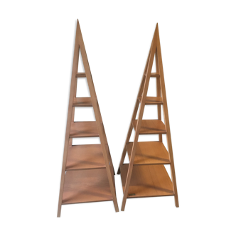 “Jodhpur” pyramid shelves in Rubberwood