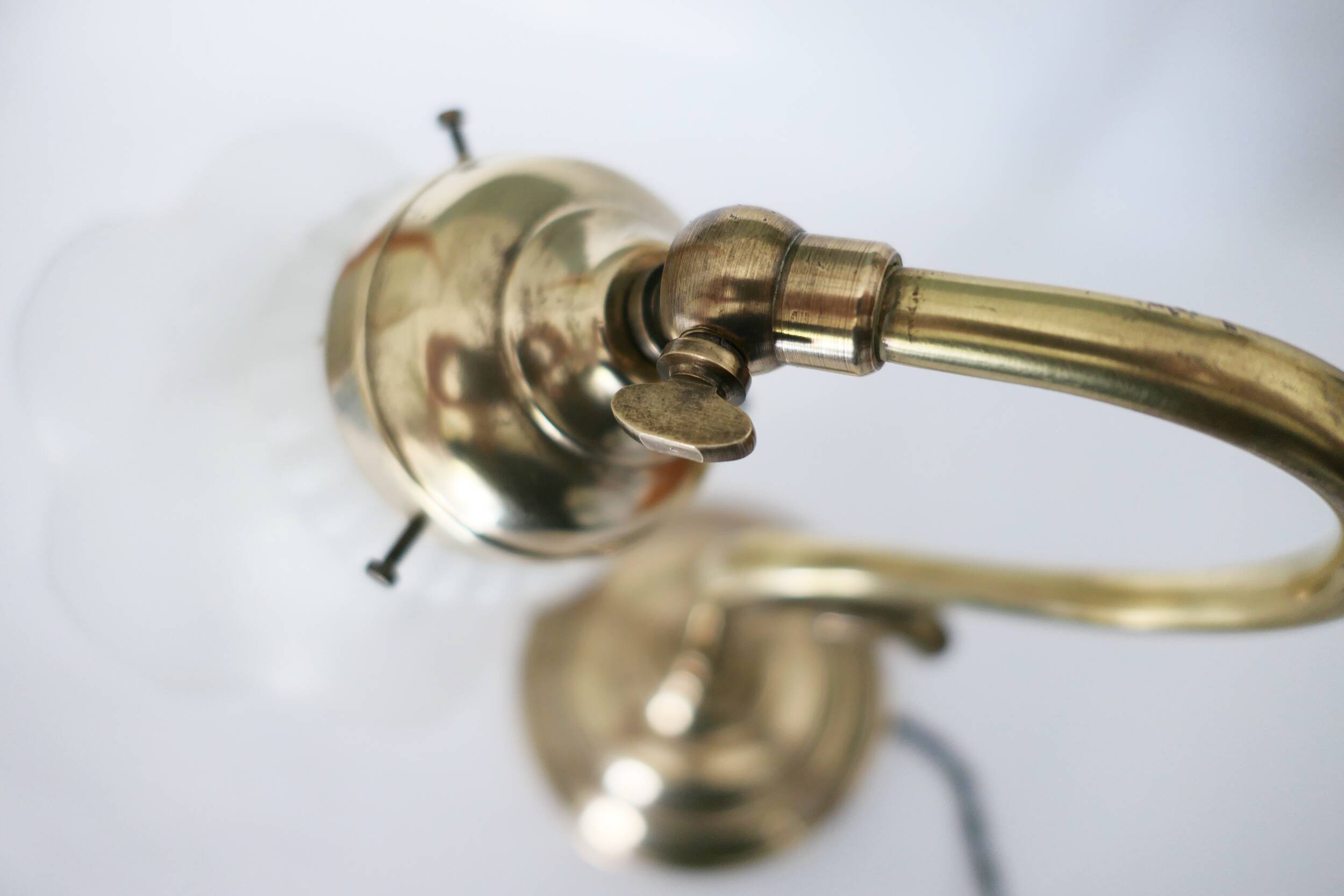 "swan neck" lamp in bronze and brass from 1900