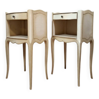 Pair of lacquered Louis XV style bedside tables – 20th century