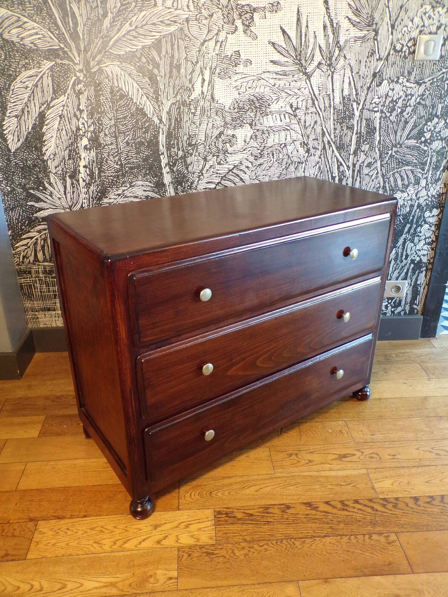 Vintage 3-drawer chest of drawers in dark wood