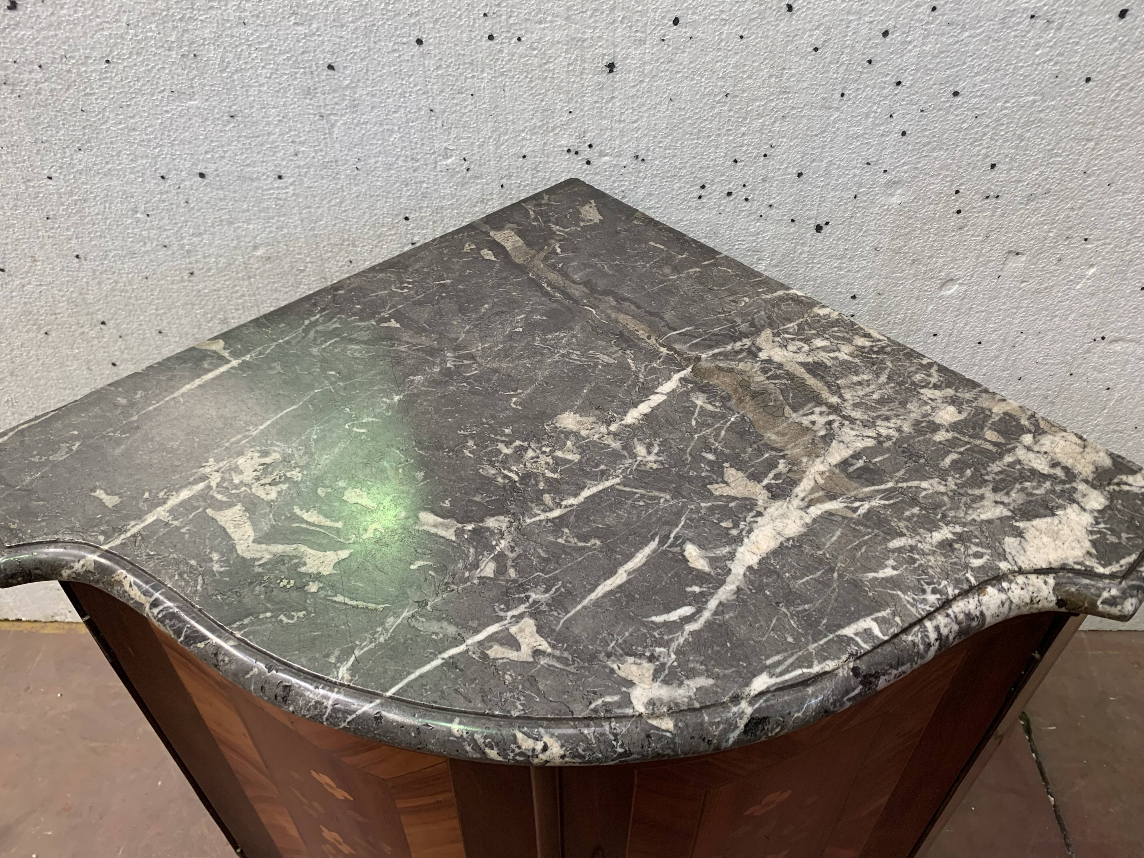 Notch has two curved doors mahogany and rosewood xviii century