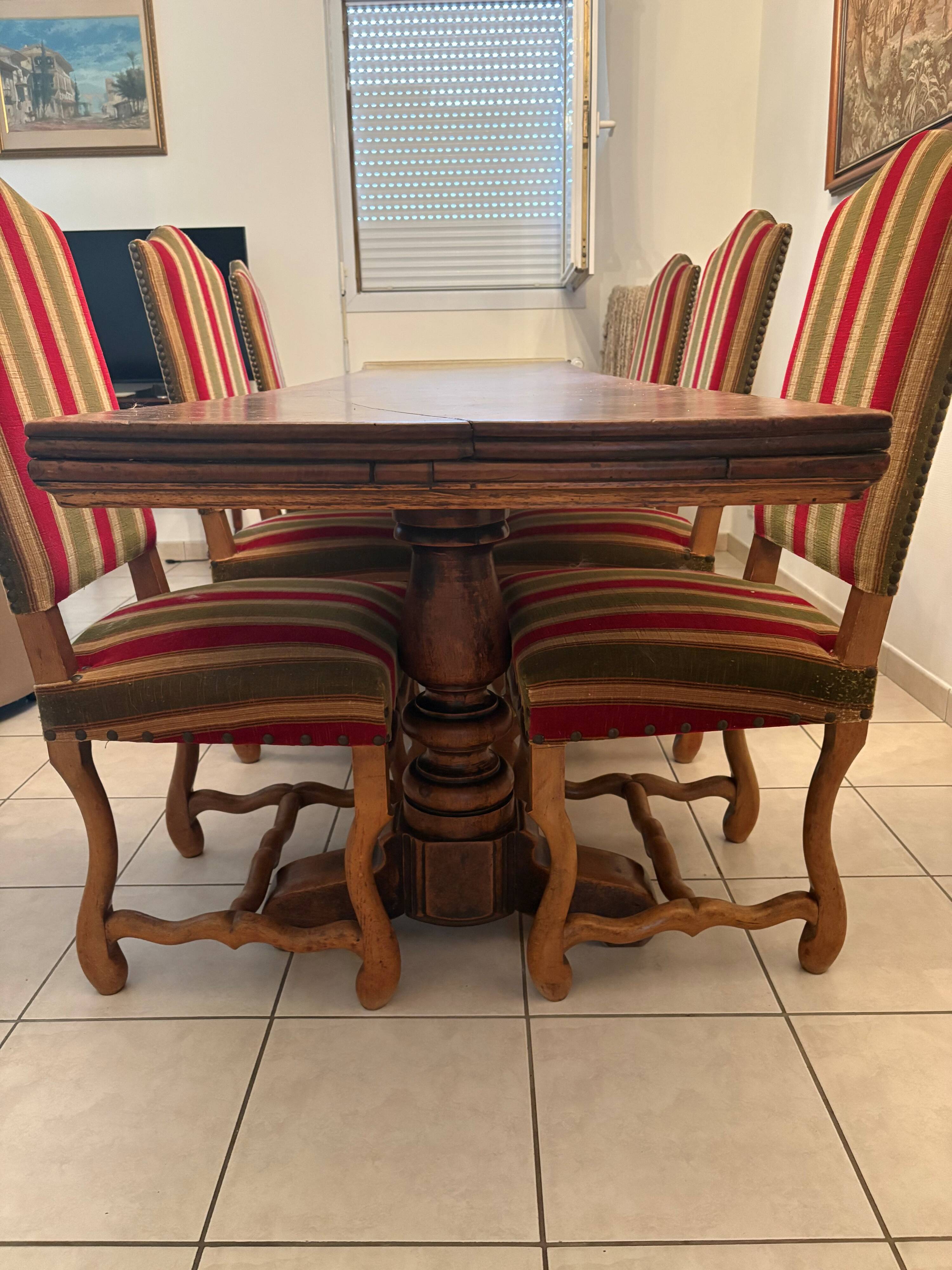Large antique oak table, Louis XIII / XVIII century style, with a strong patina.