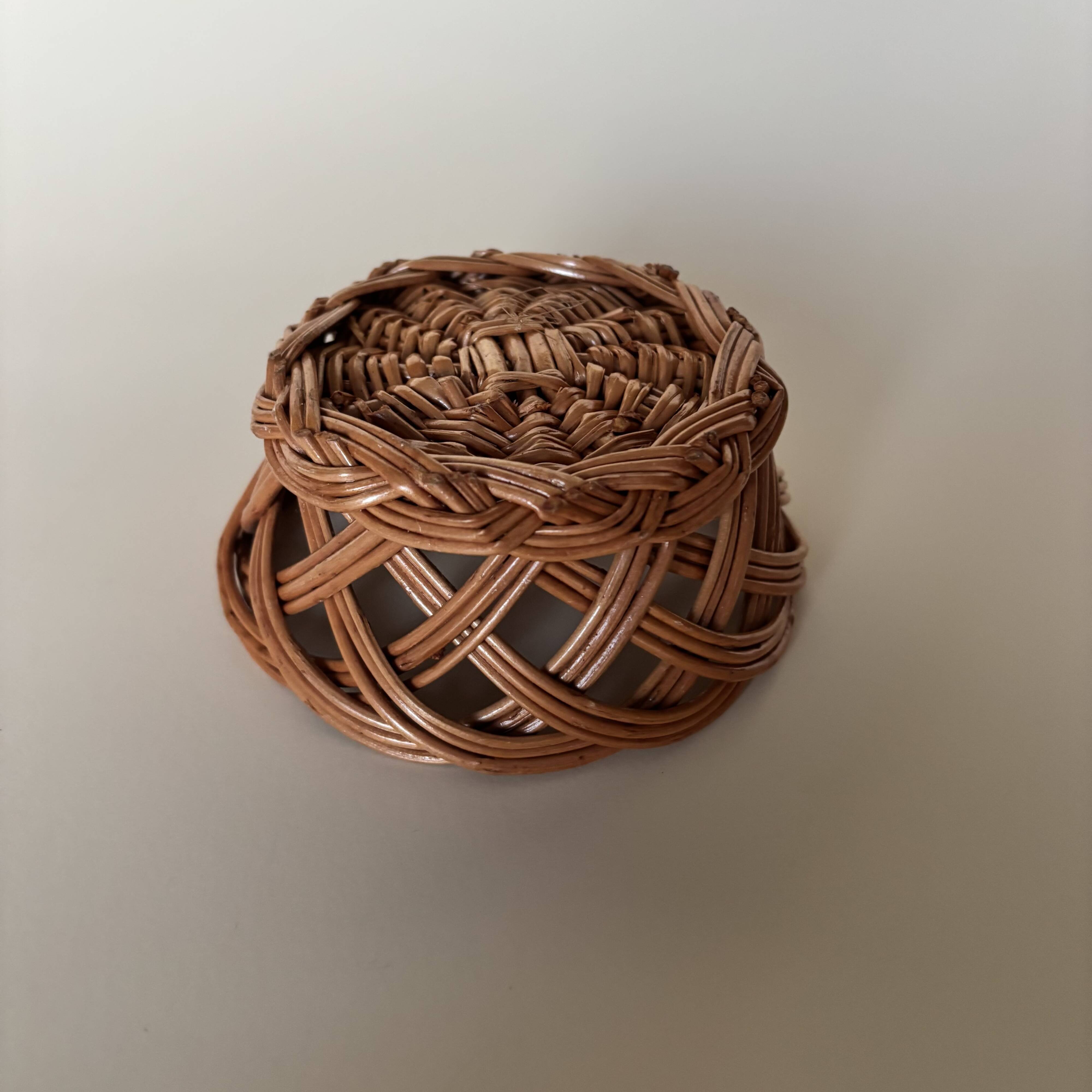 Mini wicker pocket basket
