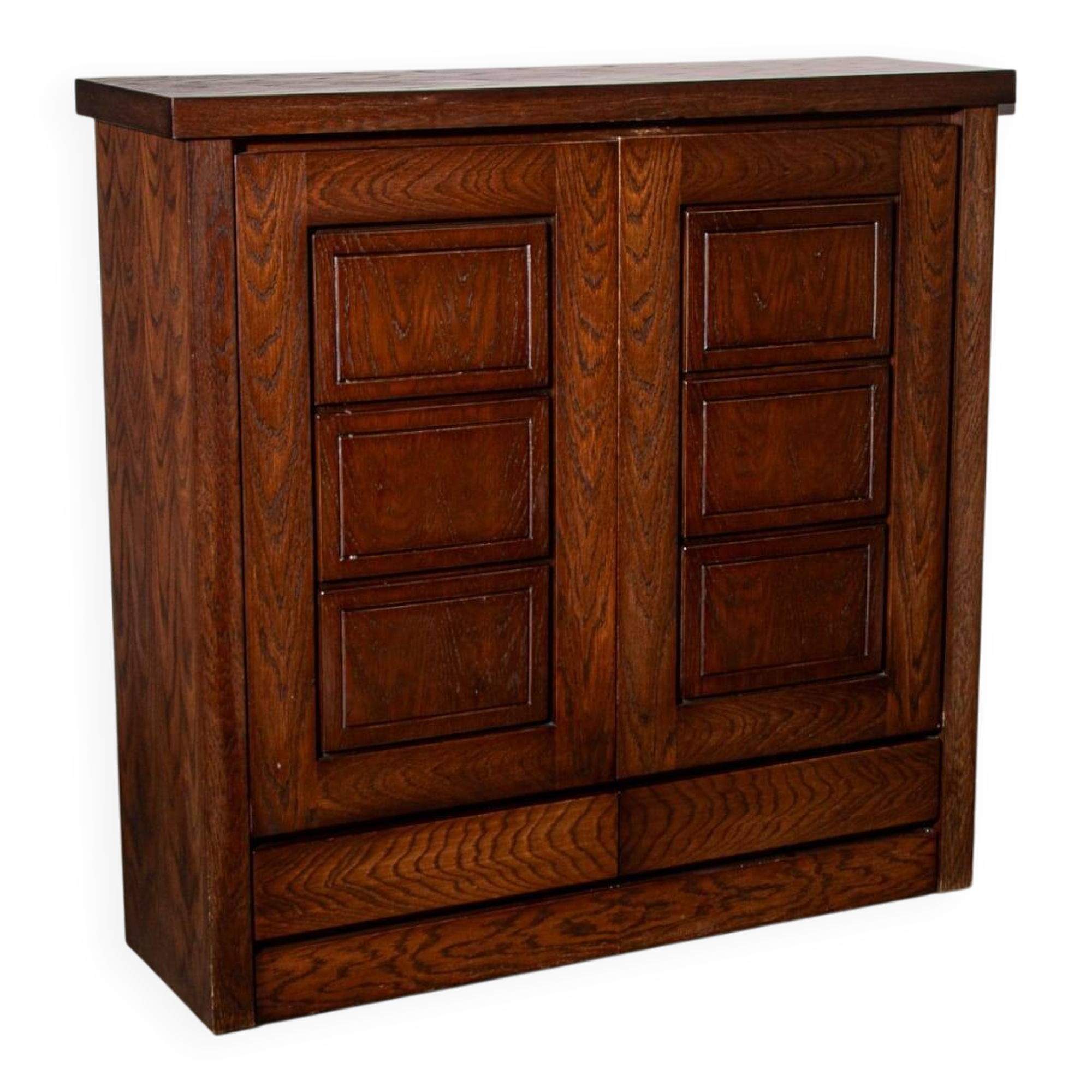 Meuble bar avec portes sculptées en chêne