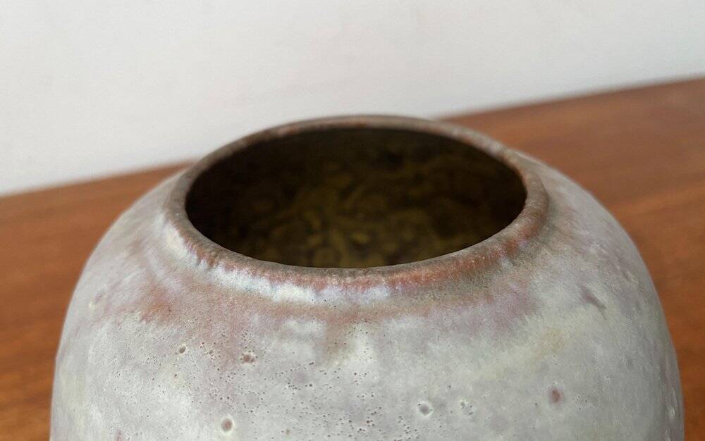 Minimalist vase from a German workshop from the mid-century by Lu and Gerd Grove, 1961.