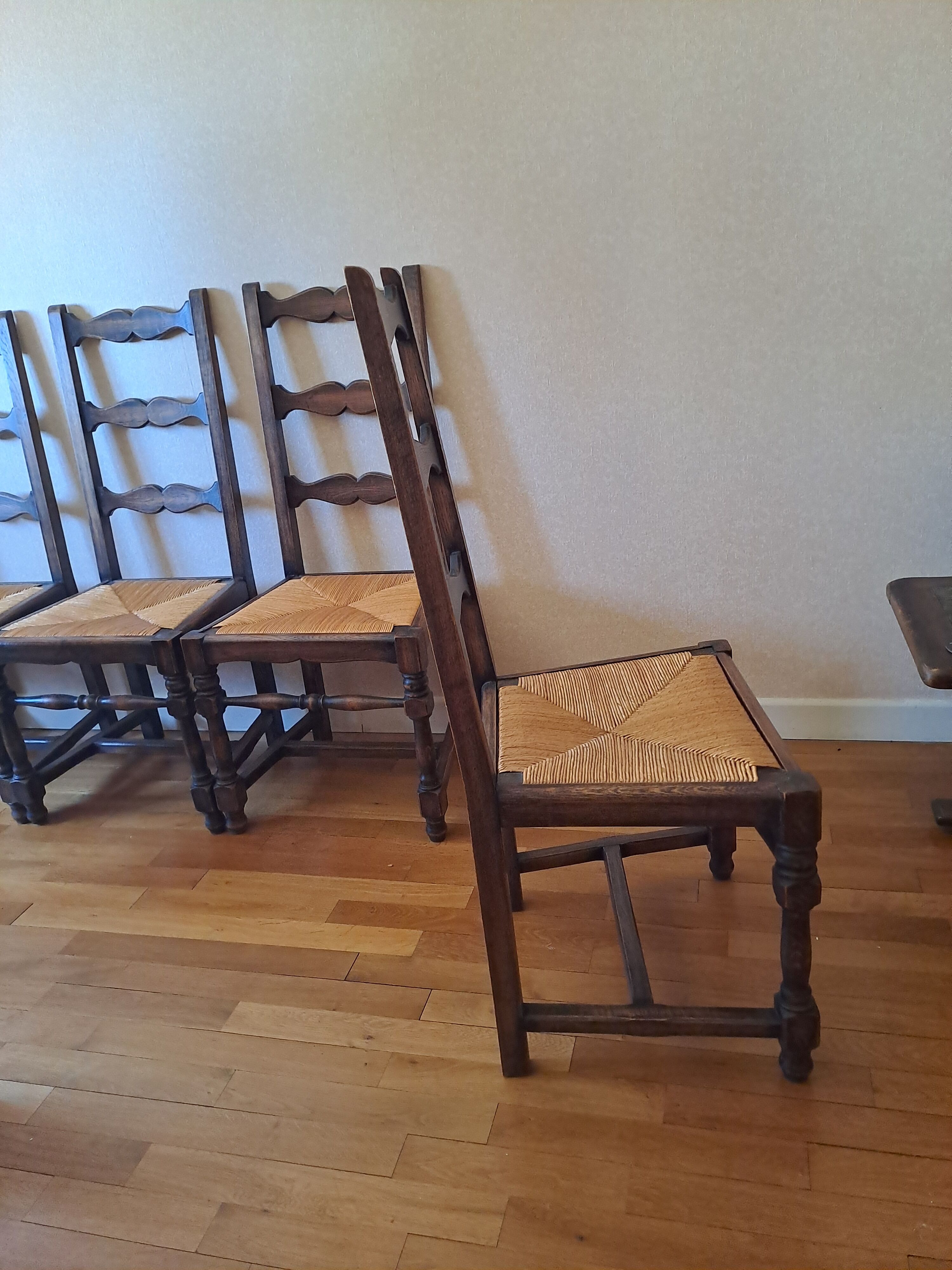 6 wooden and straw chairs