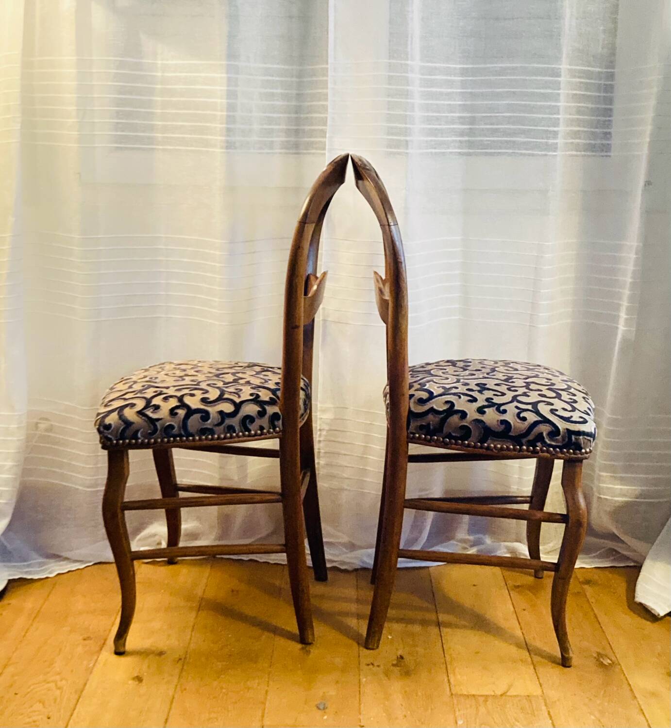 Chaises Louis Philippe en noyer époque XIXe, tapissées à neuf