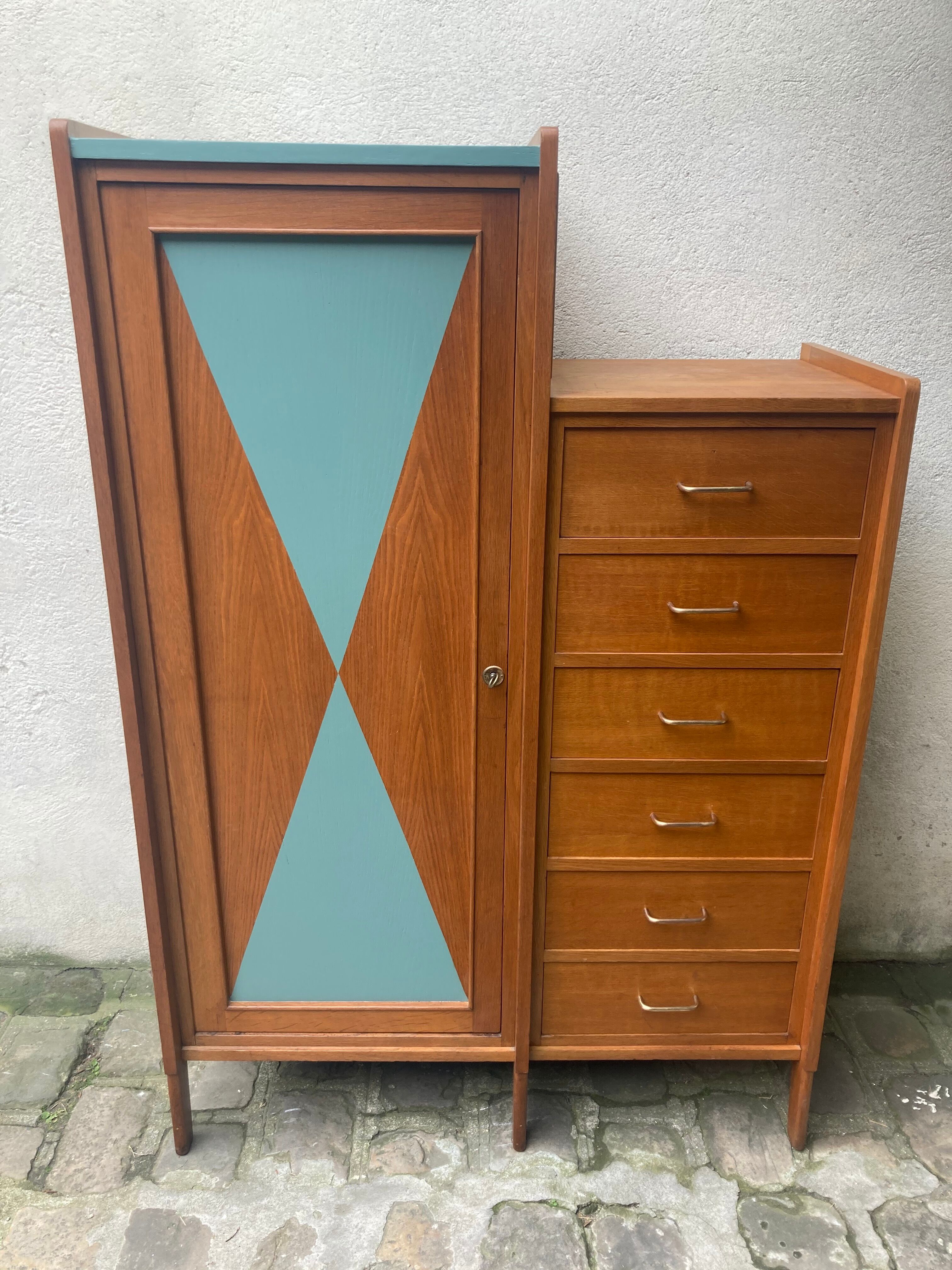 Asymmetrical cabinet