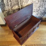 Neo-Basque style chest