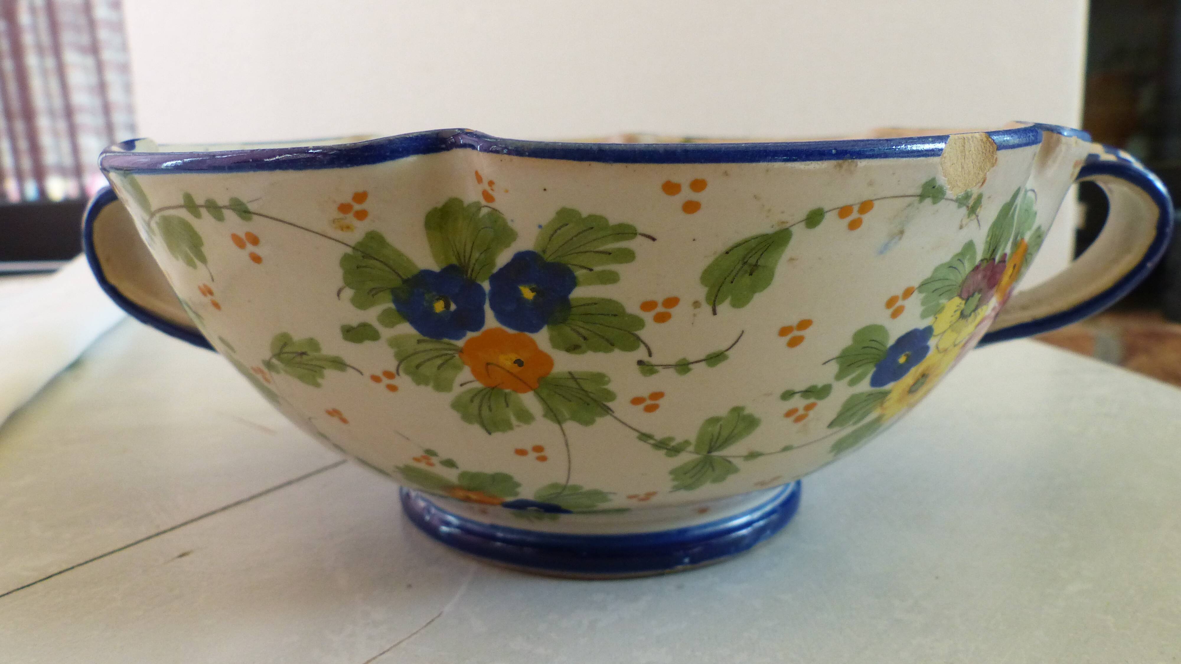 Salad bowl or fruit cup