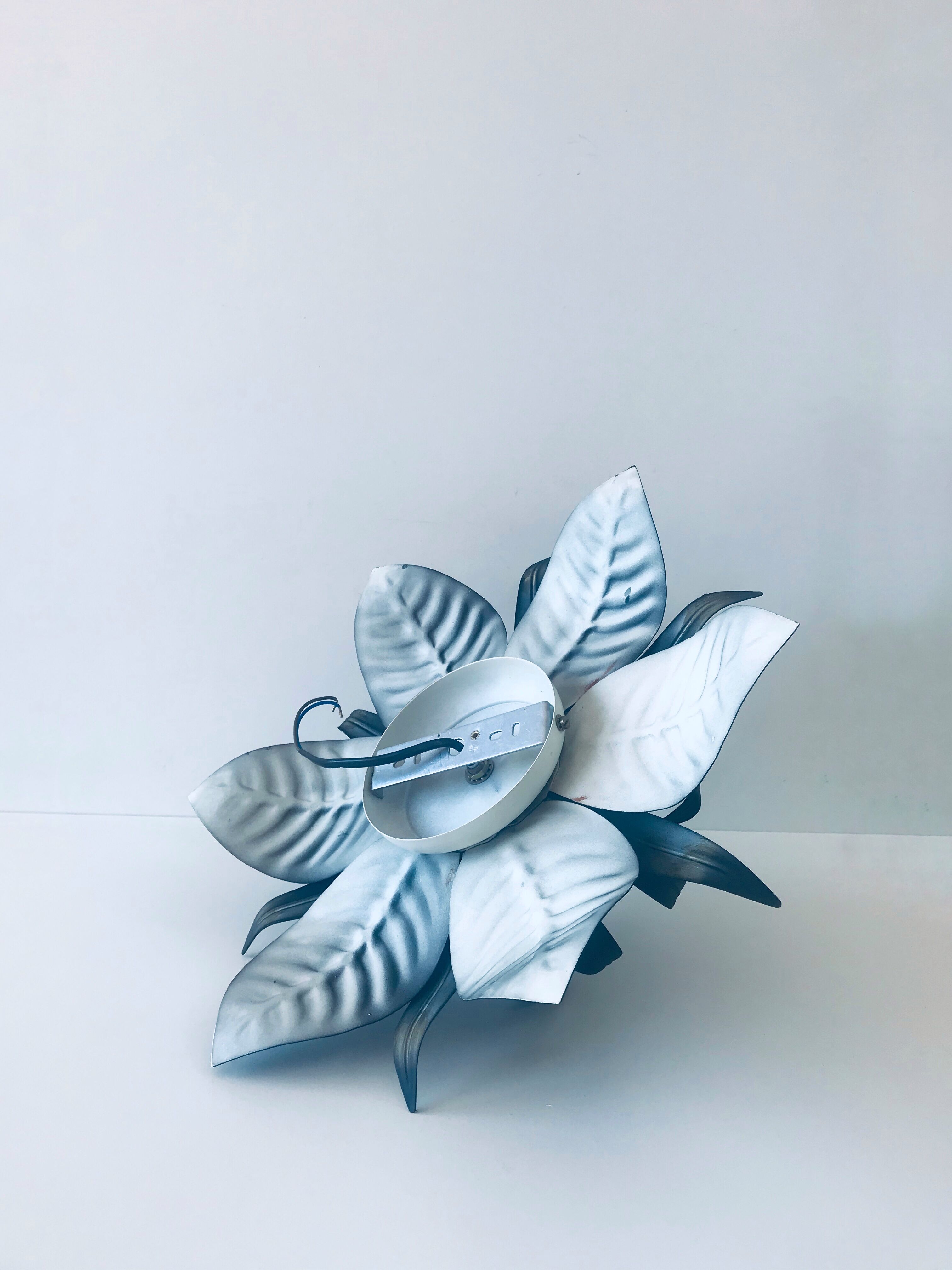 Black metal flower ceiling light