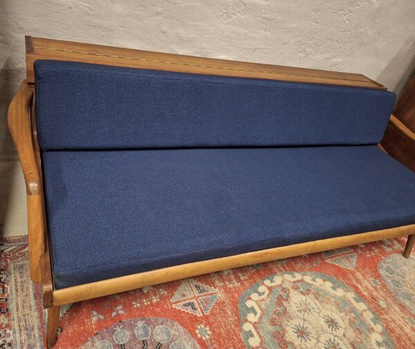 Sofa-lit convertible en teck danois avec compartiment pour dossier, années 1960.