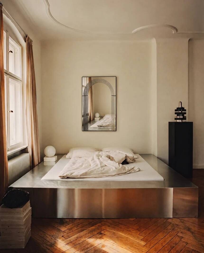 Curved Art Deco mirror - Circa 1970