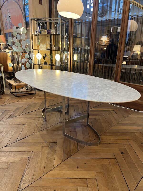 Table ovale designée par Vittorio Introini, éditée par la maison Fratelli