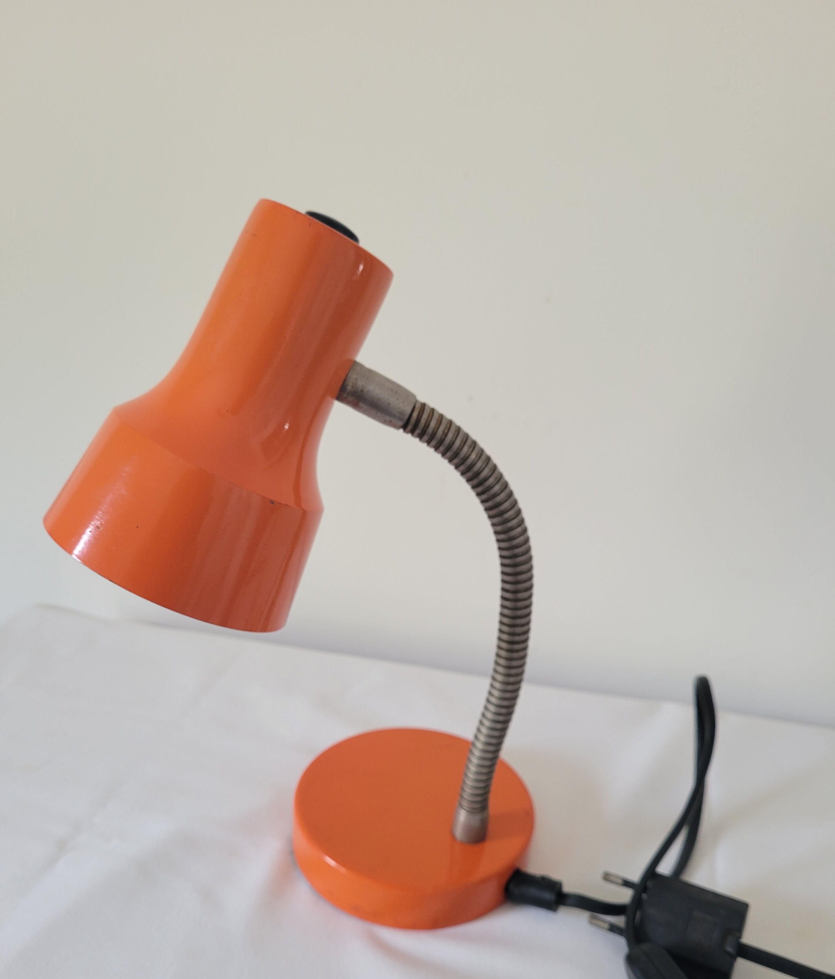 Flexible desk lamp orange