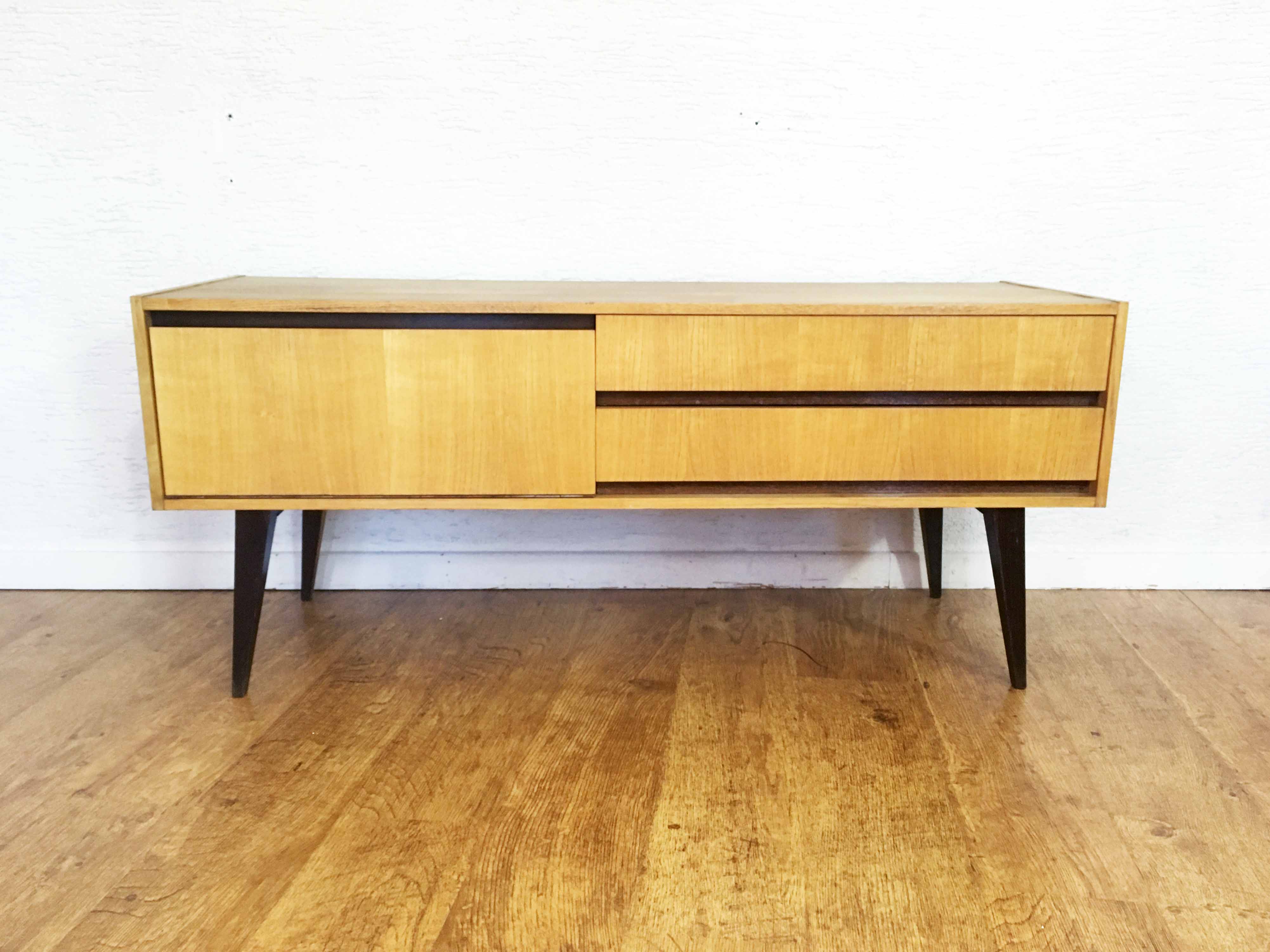 Meuble de rangement bas années 60