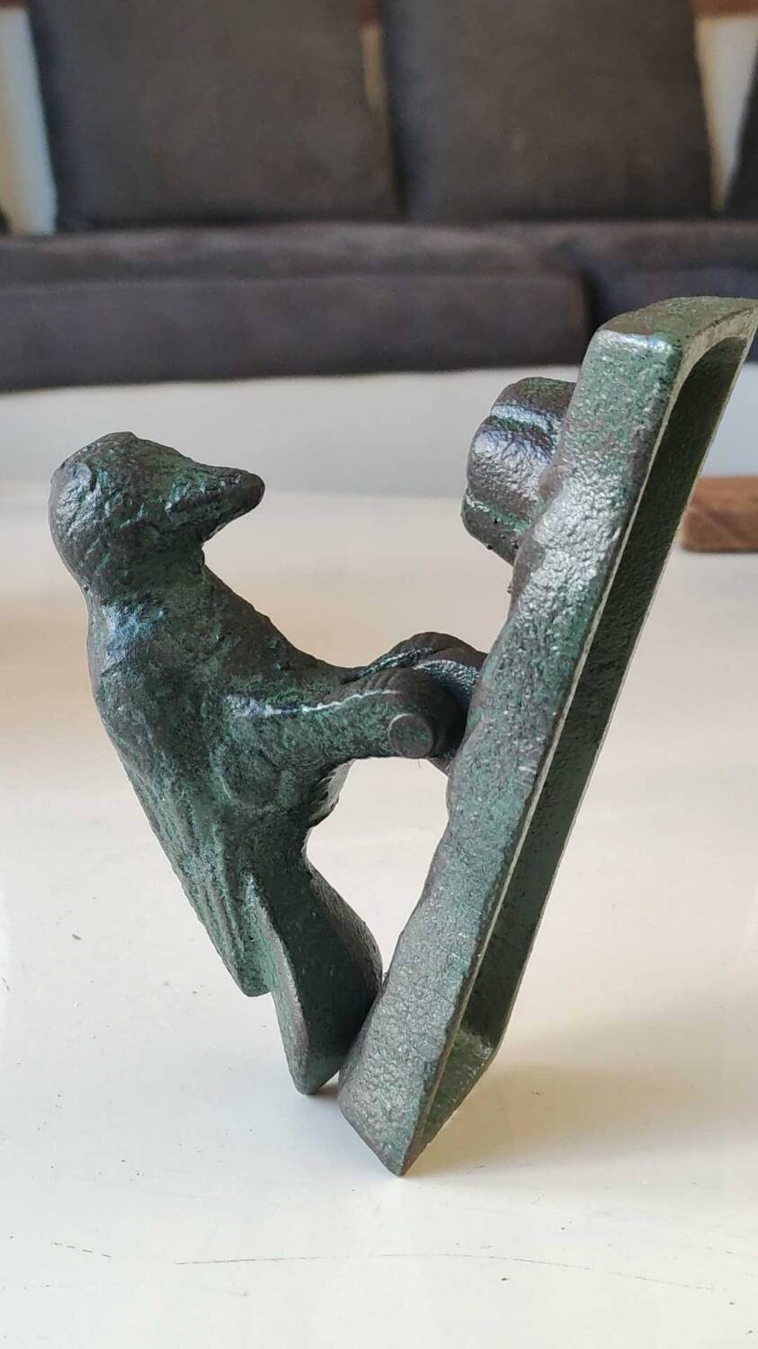 Door knocker/hammer in Green Pic shape, in cracked effect cast iron with green patina