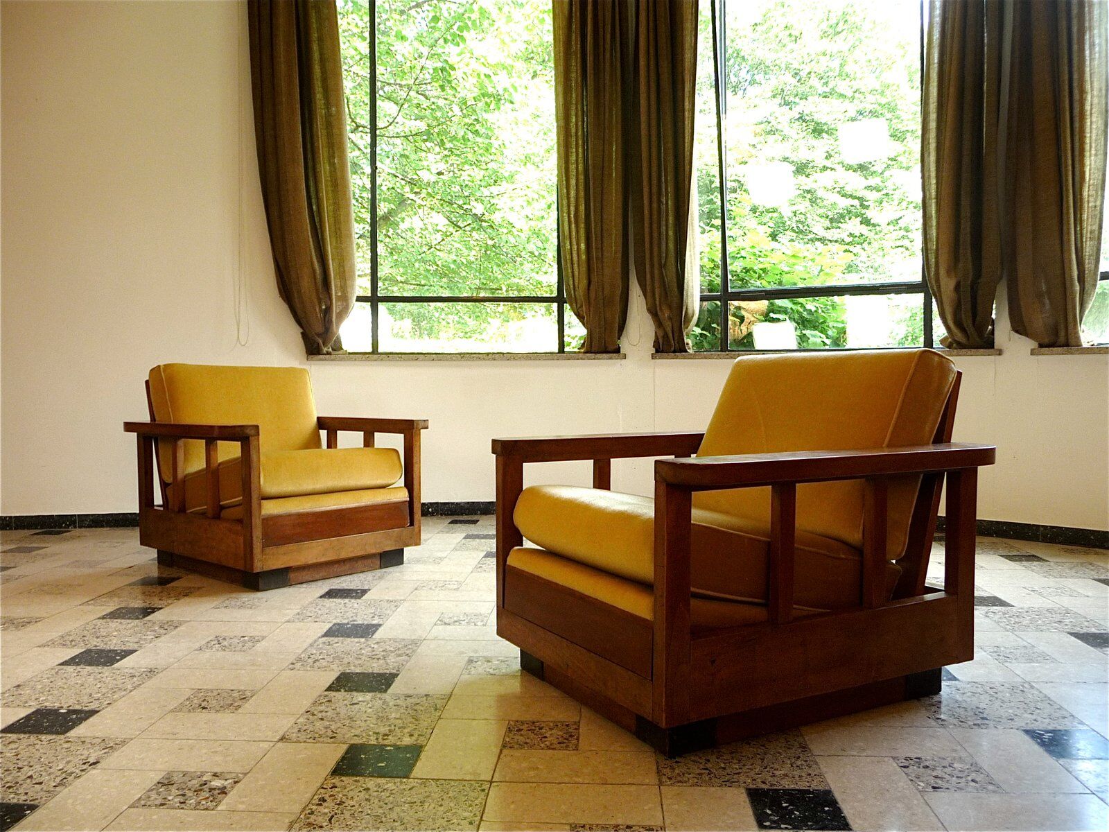 Antique Art Deco cubic-shaped armchairs in walnut and velvet, Germany, 1920s, set of 2