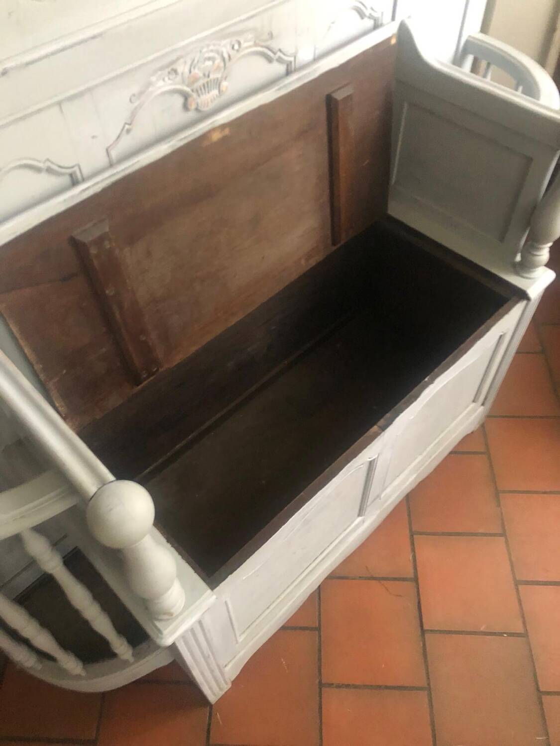 Magnificent mirrored bench-chest cloakroom