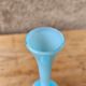 Soliflore en opaline bleue et blanche